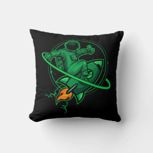 Astronaut auf einer Rakete um den Saturn-Artwork   Kissen