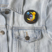 Astronaut auf halbmondförmiger Mond-Raumkunst Button (Beispiel)