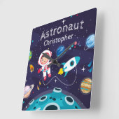 Astronaut child on the moon, monogrammed name quadratische wanduhr (Winkel)