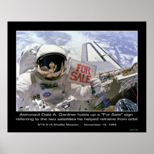 Astronaut Dale A. Gardner hält das Schild "For Sal