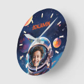 Astronaut Deep Space Sky Planets Kids Photo Gift Runde Wanduhr (Winkel)
