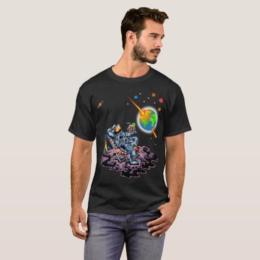 Astronaut entspannt auf dem Mond T-Shirt (Vorne ganz)