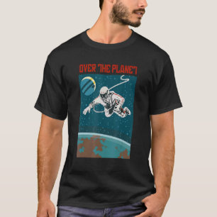 Astronaut fliegt über den Planeten Sovi8 Vintag Pr T-Shirt