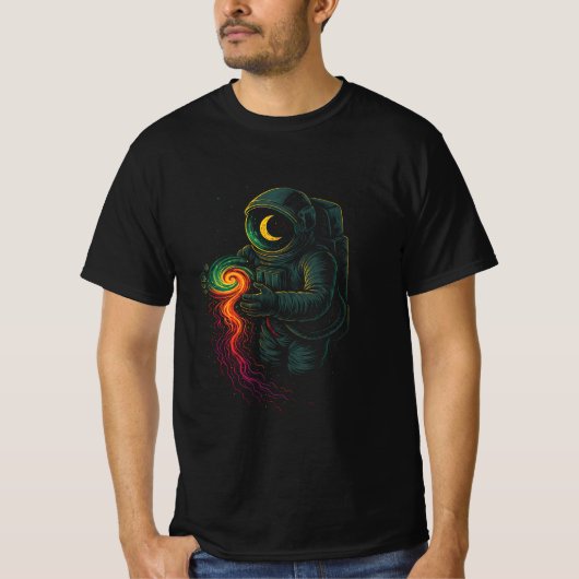 Astronaut Holding a Cosmic Spiral T-Shirt (Vorderseite)