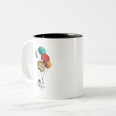 Astronaut Holding Planet Balloons Solar System Zweifarbige Tasse (Vorderseite Links)