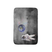 Astronaut im Weltraum, der den Planeten Erde betra Badematte (Vorderseite Vertikal)