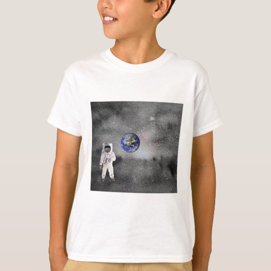 Astronaut im Weltraum, der den Planeten Erde betra T-Shirt (Vorderseite)