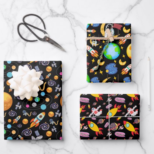 Astronaut im Weltraum Geschenkpapier Set (Vorderseite)