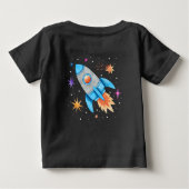 Astronaut im Weltraum mit Planeten und einer Raket Baby T-shirt (Rückseite)