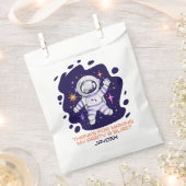 Astronaut im Weltraum mit Sternen zum ersten Gebur Geschenktütchen (Ausgeschnitten)
