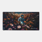 Astronaut in Daisy-Wildblumen Personalisierter Nam Schreibtischunterlage (Vorderseite)