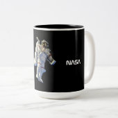 Astronaut in der Raumschwarz Zweifarbige Tasse (VorderseiteRechts)