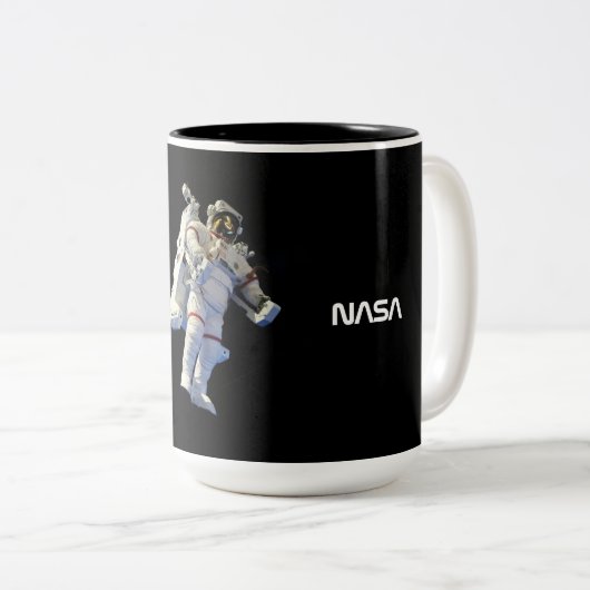 Astronaut in der Raumschwarz Zweifarbige Tasse (VorderseiteRechts)