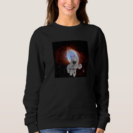 Astronaut in Southern Ring Nebula Webb Space Teles Sweatshirt (Vorderseite)
