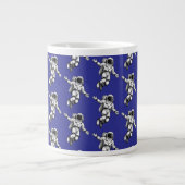 Astronaut in space Jumbo-Tasse (Vorderseite)