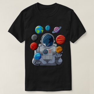 Astronaut jongliert Planeten Kunst T-Shirt