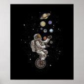 Astronaut juggles Planeten auf einem Einradweg Poster (Vorne)