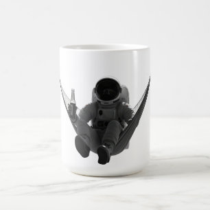Astronaut mit Bier auf Hängematte Kaffeetasse