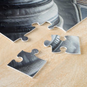 Astronaut mit Reflektion des UFO Puzzle (Seite)