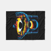 Astronaut mit schwarzem Loch Fleecedecke (Vorderseite (Horizontal))
