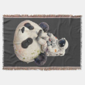 Astronaut on a Space Panda Surreal Weird and Fun Decke (Vorderseite)