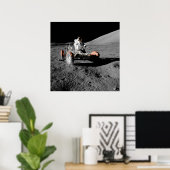 Astronaut on Moon Rover During Apollo 17 Mission Poster (Heimbüro)
