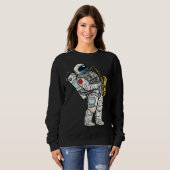 Astronaut plays saxophone in space sweatshirt (Vorne ganz)