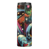 Astronaut schwimmt im Weltraum mit einem UFO Kunst Thermosbecher (Rückseite)