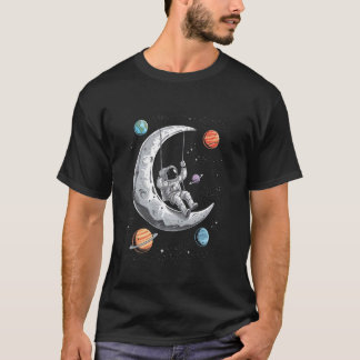 Astronaut schwingt im Mondraum lustiger Witz Männe T-Shirt
