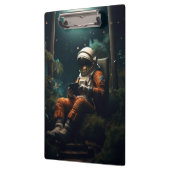 Astronaut sitzt auf einem Stuhl Klemmbrett (Links)