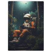 Astronaut sitzt auf einem Stuhl Klemmbrett (Rückseite)