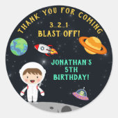Astronaut Space Birthday - Personalized Blast Off" Runder Aufkleber (Vorderseite)