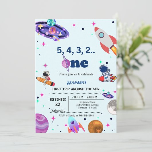 Astronaut Space geht zum ersten Mal um den sonnige Einladung (Stehend Vorderseite)