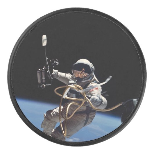 Astronaut Space Walk Eishockey Puck (Vorderseite)