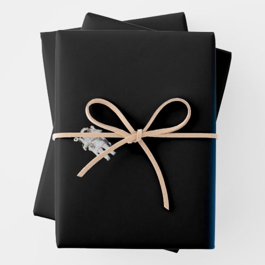 Astronaut Spacewalk über das Erdwrapping Paper Geschenkpapier Set (Beispiel)