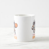 Astronaut spielt Basketball in der Space Tasse (Mittel)
