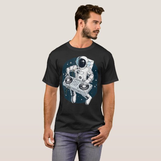 Astronaut spielt Turntable DJ in Space Stars T-Shirt (Vorne ganz)