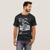 Astronaut Surfing in a Space Wave T-Shirt (Vorne ganz)