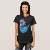 Astronaut Surfing Ocean Waves With Pink Flamingo F T-Shirt (Vorne ganz)