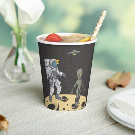 Astronaut und Alien Pappbecher (In Situ)