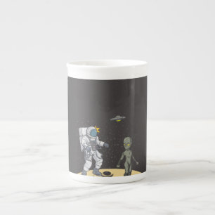 Astronaut und Alien Porzellantasse