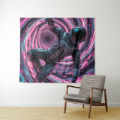 Astronaut vor einem rosa Vortex Wandteppich (Beispiel (Horizontal))