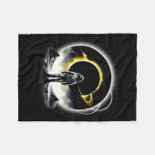 Astronaut Weltfinsternis Planet Wissenschaft Illus Fleecedecke (Vorderseite (Horizontal))