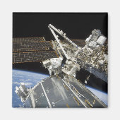 Astronauten erfüllen eine Reihe von Aufgaben Magnet (Vorne)