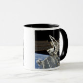 Astronauten erfüllen eine Reihe von Aufgaben Tasse (VorderseiteRechts)