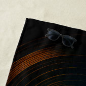 Astronauten schweben in Glitchwave Art und Weise Strandtuch (Beispiel)