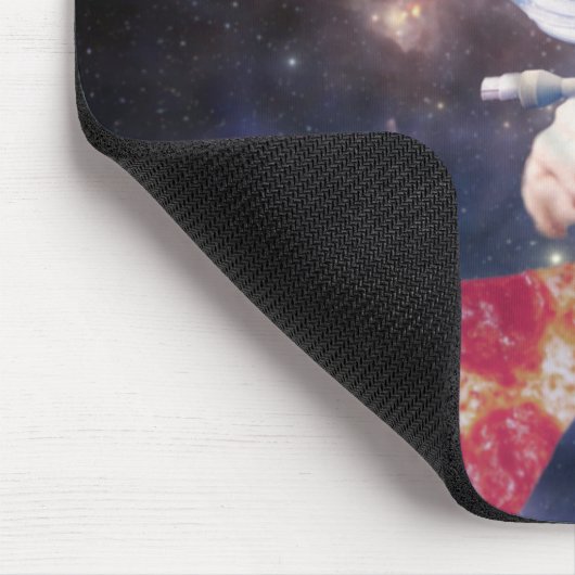 Astronautenkatze, die eine Pizzasuppe jagt Mousepad (Ecke)