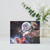 Astronautenkatze, die eine Pizzasuppe jagt Postkarte (Stehend Vorderseite)