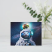 Astronautenkatze, die einen Hamburger wünscht Postkarte (Stehend Vorderseite)