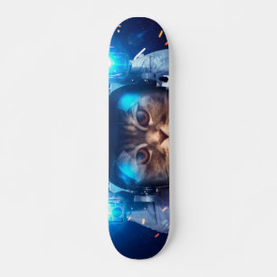 Astronautenkatze schwimmt über der Erde Skateboard